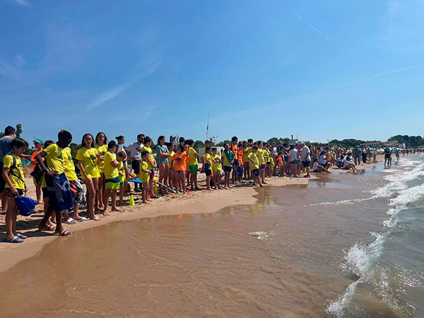 La Playa Larga de Tarragona clama para proteger los ecosistemas marinos